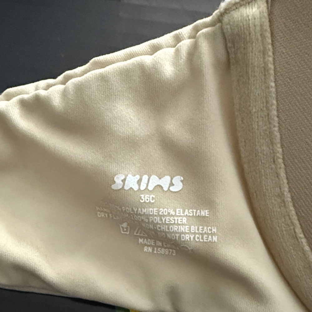 SKIMS BRA 36C in Soft Cream